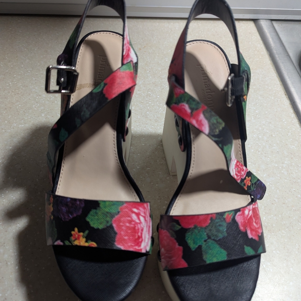 Sandals - Picture 4 of 4